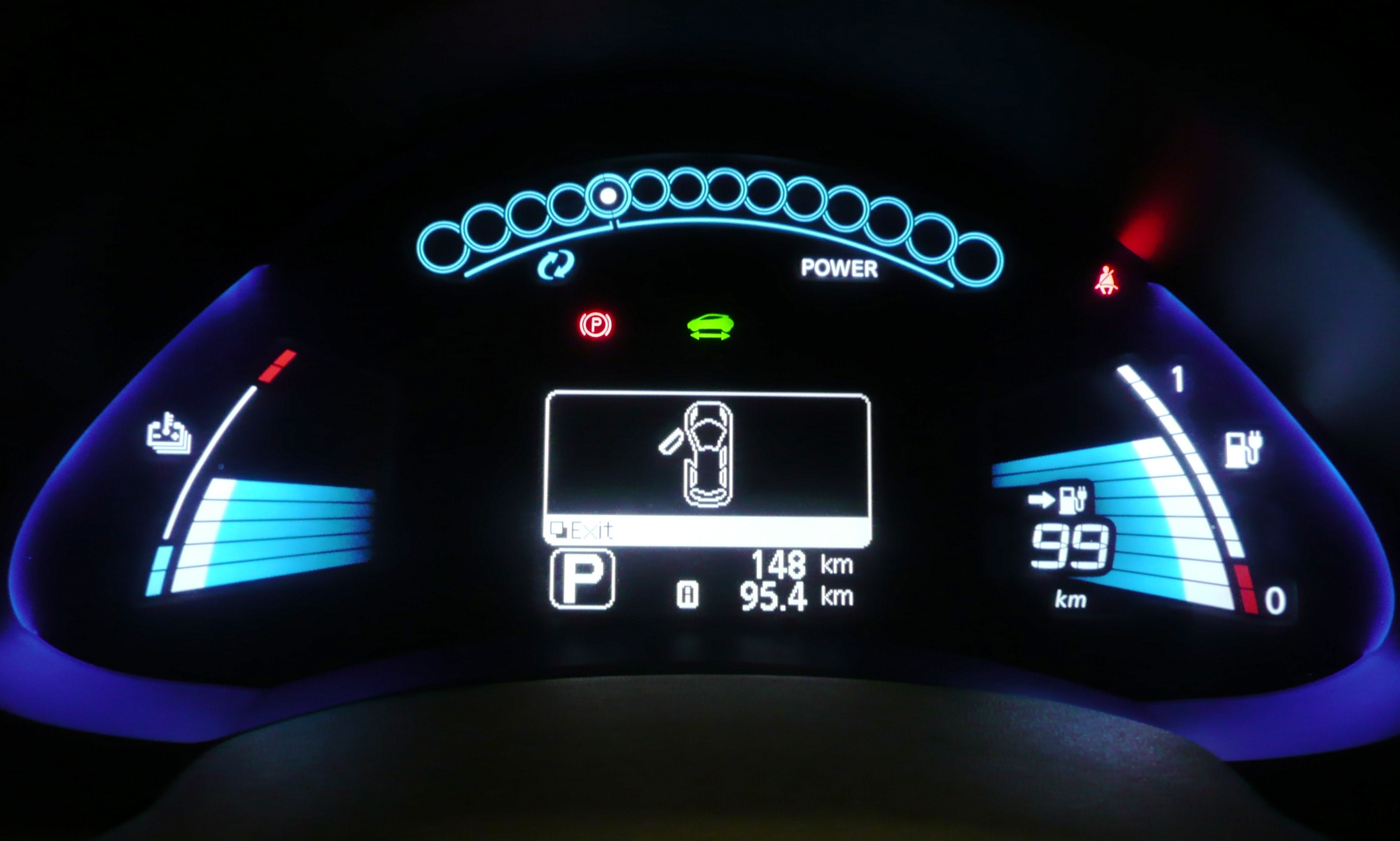 Nissan Leaf instrument panel showing battery charge and range